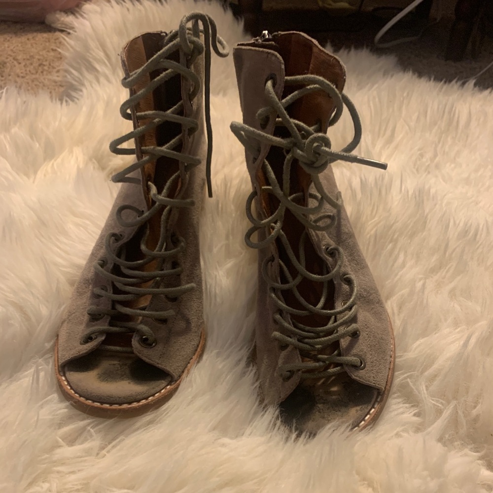 “Free love” lace up heel